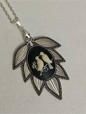 White doves pendant necklace